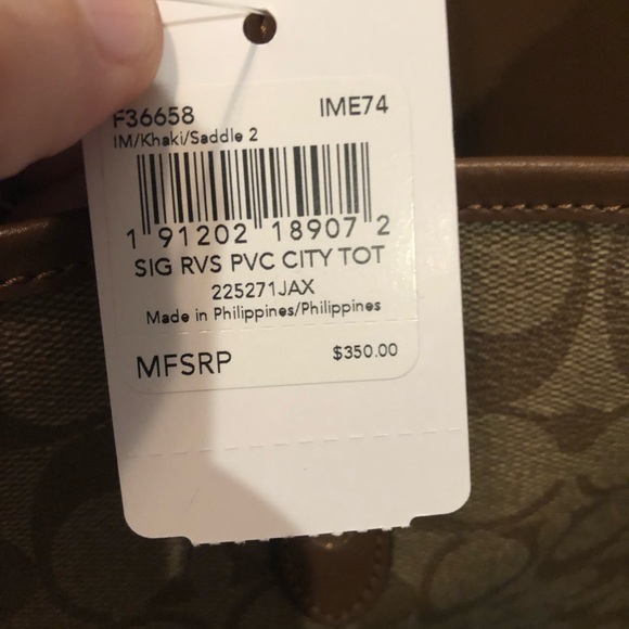 Brand New Coach (w/ original packaging) Reversible Leather Purse - Picture 7 of 7